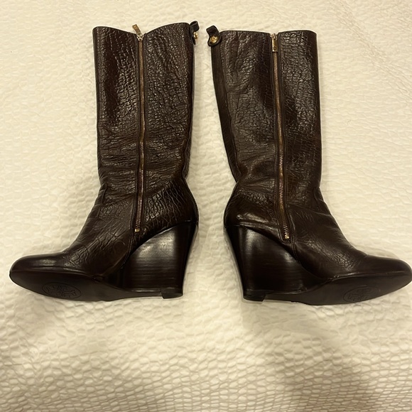 Authentic Tory Burch Dabney wedge boot- well cared for leather/hardware size 9 - Picture 3 of 10